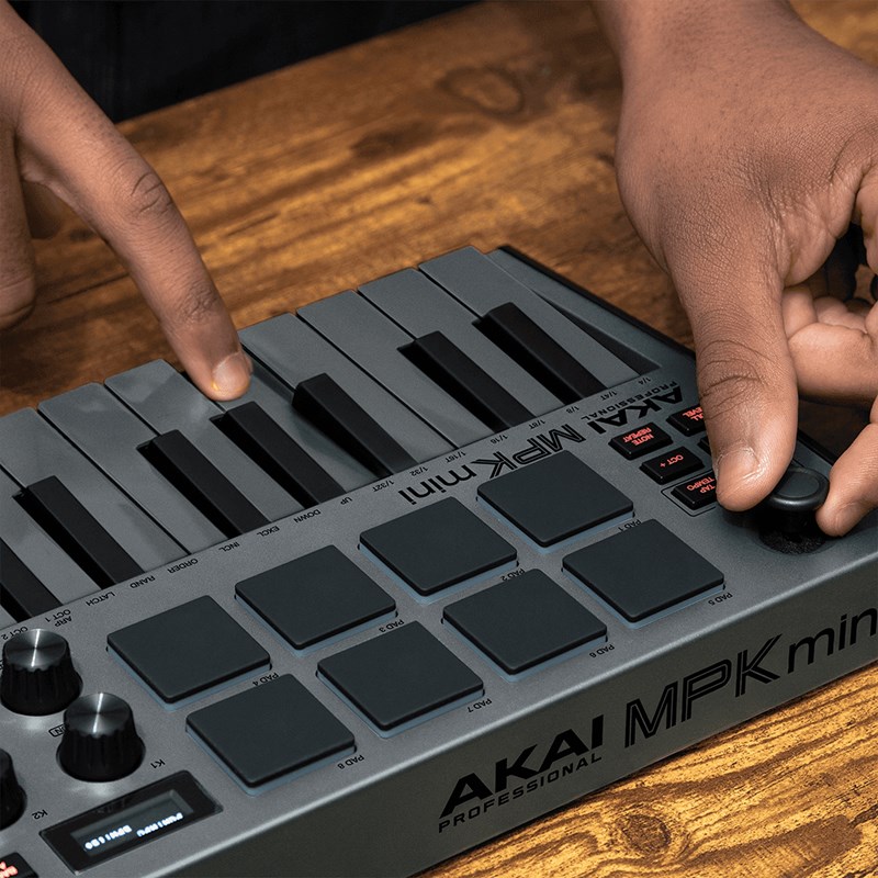 Clavier MIDI USB 25 Mini Notes 8 Pads Écran OLED - Akai KAP MPKMINI3GREY - touche pad