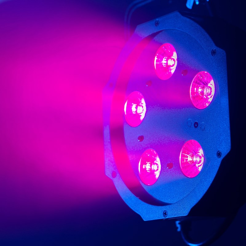 Projecteur plat à LED 4-en-1 - 5 x 5W RGB-UV fête