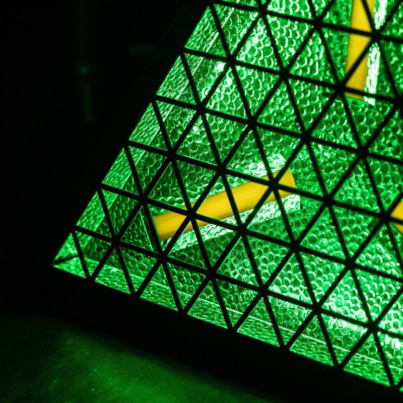 Effet LED triangulaire - 3x60W ambre + 24 RGB - Amber-T - vert
